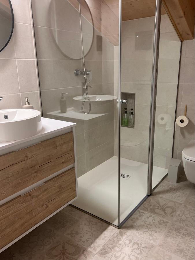 Apartamentos Turisticos: Tu Casa En Sahun Esterno foto