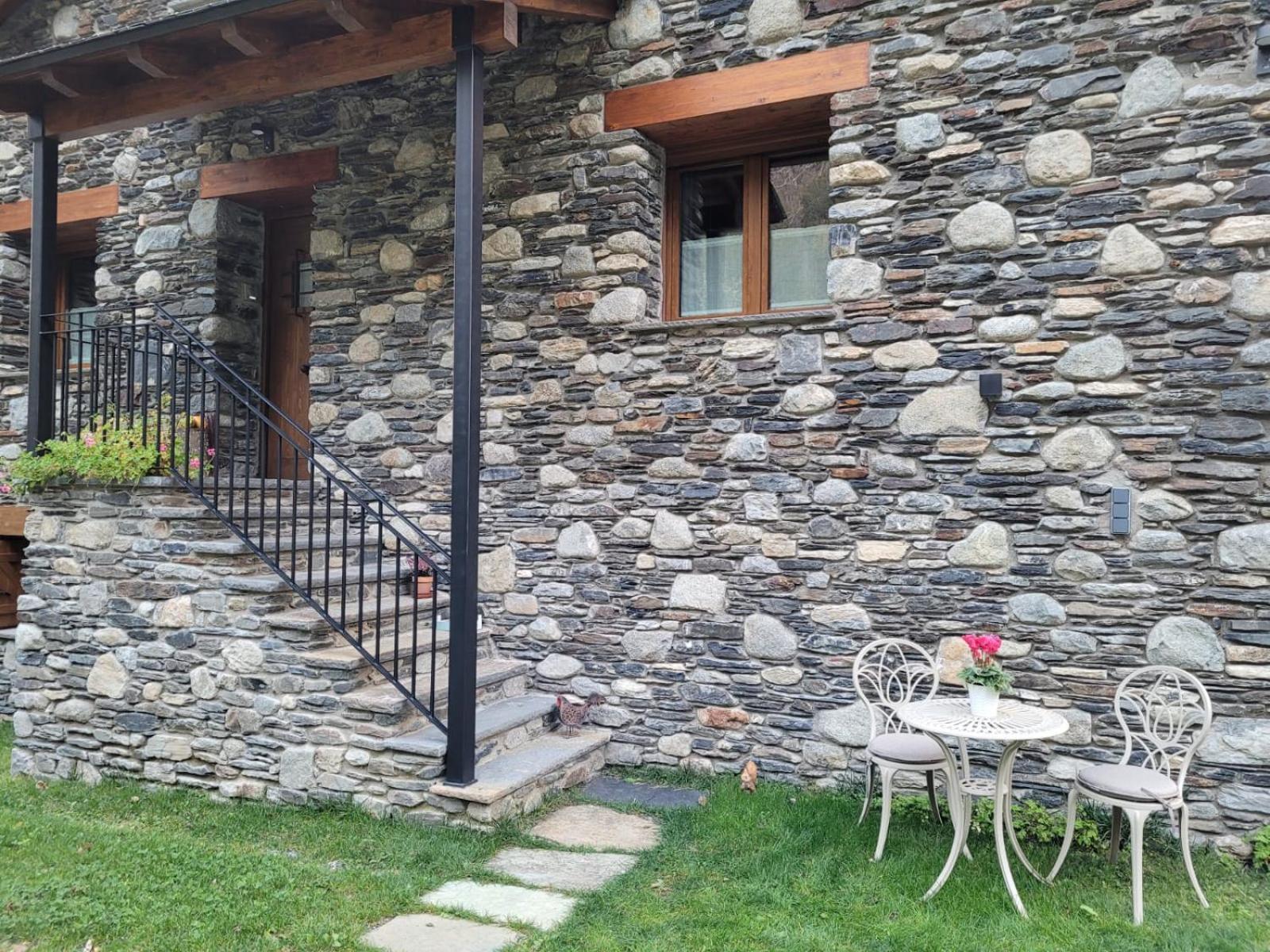 Apartamentos Turisticos: Tu Casa En Sahun Esterno foto